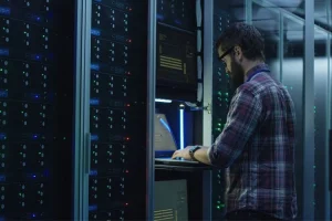 Personne en pleine maintenance