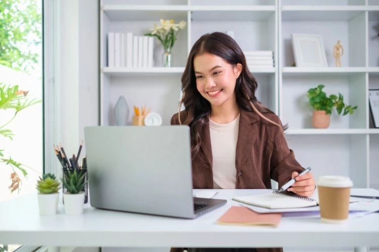 Femme assistante de direction