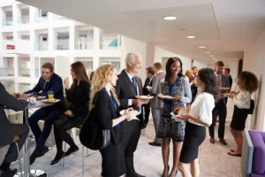 Salle de réception lors d'un évènement professionnel